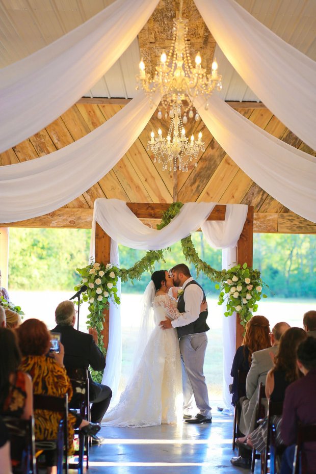 All inclusive packages, leave the planning to us! Whistle Hollow Huntsville Al Columbia Tn Wedding Venue