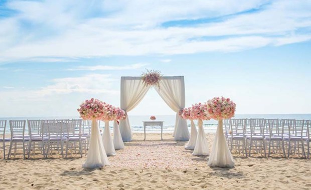 Our affordable wedding packages include your photographer, videographer, celebrant, music & expert wedding planner for a flat rate & save $3k+! All Inclusive Bermuda Destination Wedding Packages