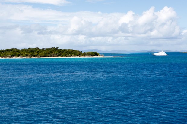 Spend a magical night in australia's first underwater accommodation and have a front row seat to the dazzling underwater world of the great barrier reef. Australia Cruise Whitsundays Day Trip To The Great Barrier Reef Nomadic Fare Female Travel Lifestyle Blog